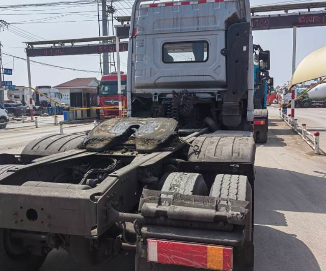 陕汽 德龙X5000 480马力 6×4 牵引车 2