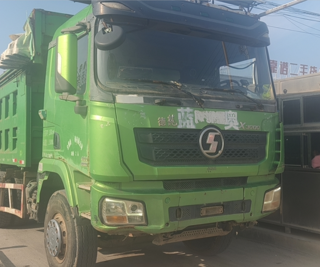 陕汽 德龙X3000 400马力 6×2 自卸车