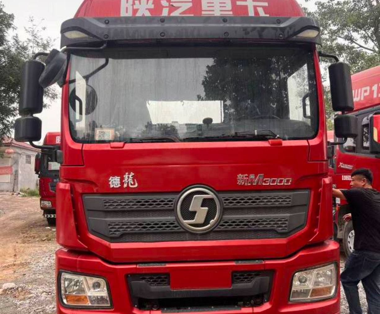 陕汽 德龙新M3000 460马力 6×4 牵引车 2
