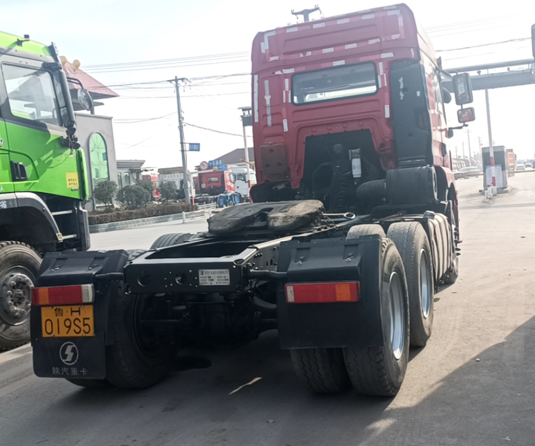 陕汽 德龙M3000 430马力 8×2 牵引车 2