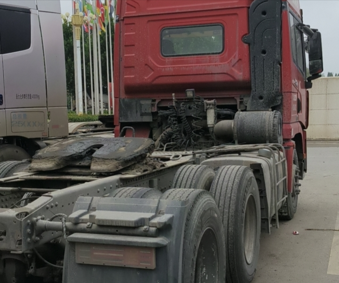 陕汽 德龙X3000 460马力 6×4 牵引车 2