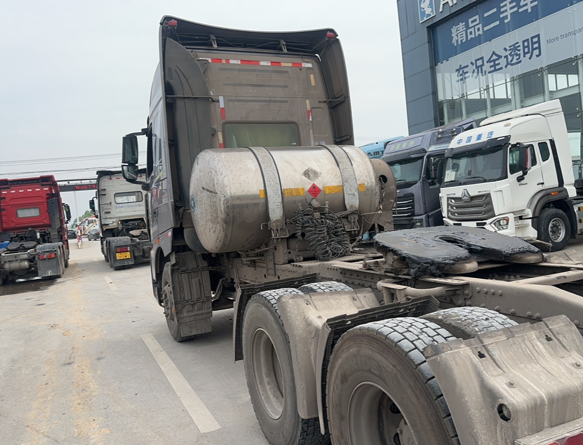 重汽豪沃 HOWO TH7 560马力 6×4 牵引车 2
