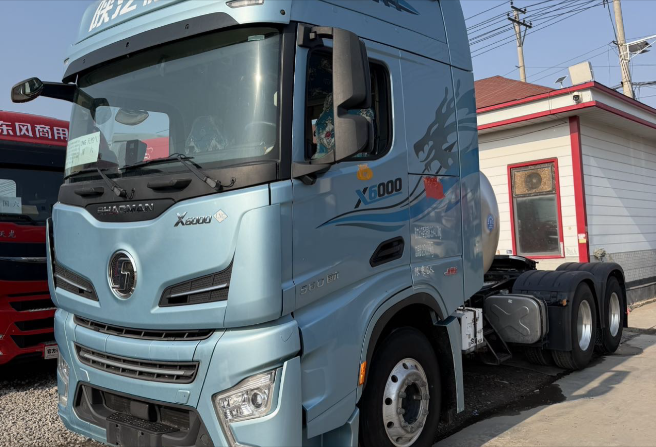 陕汽 德龙X6000 560马力 6×4 牵引车
