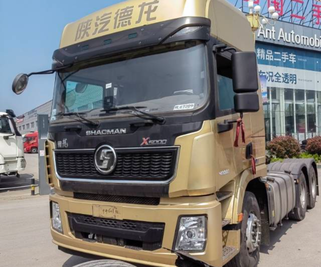 陕汽 德龙X5000 480马力 6×4 牵引车