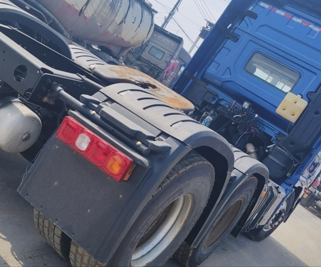 陕汽 德龙X5000 460马力 6×4 牵引车 3