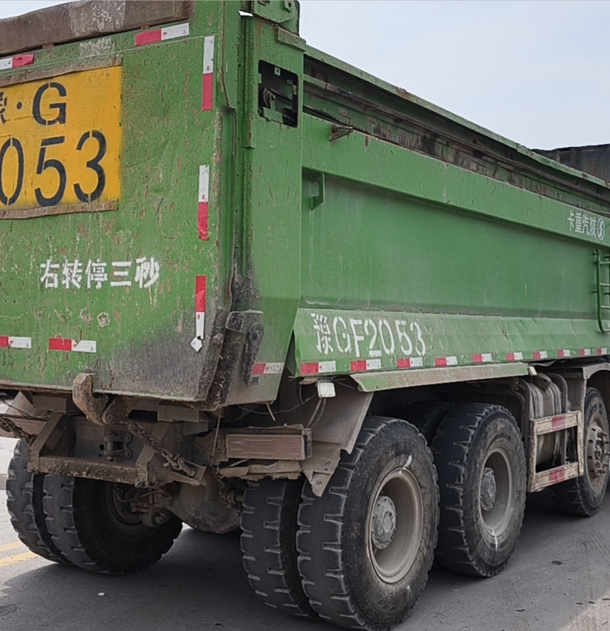 陕汽 德龙新M3000 375马力 6×4 自卸车 2