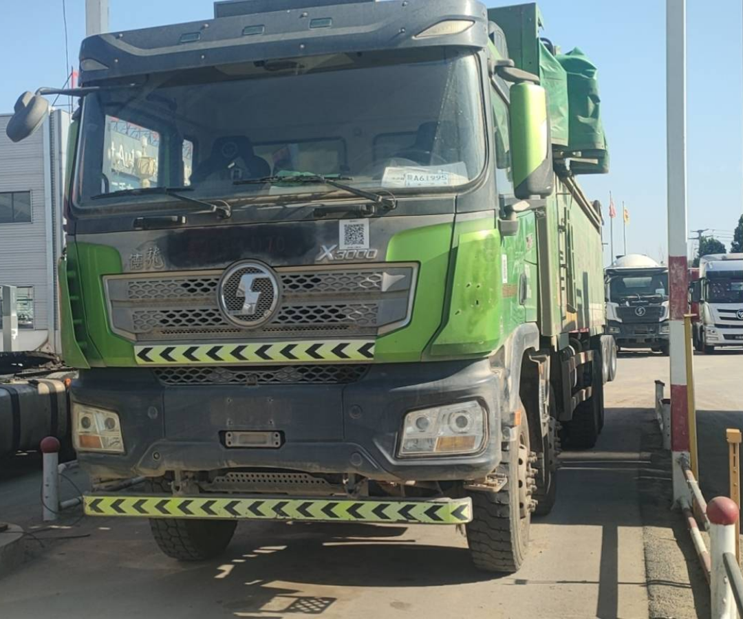陕汽 德龙X3000 460马力 8×4 自卸车