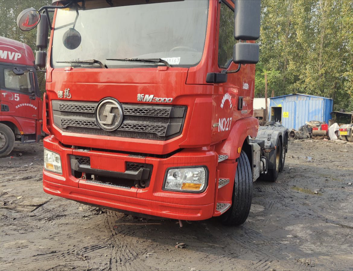 陕汽 德龙新M3000 460马力 6×4 牵引车