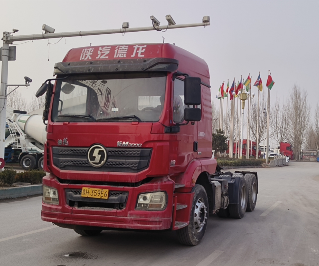 陕汽 德龙新M3000 400马力 6×4 牵引车