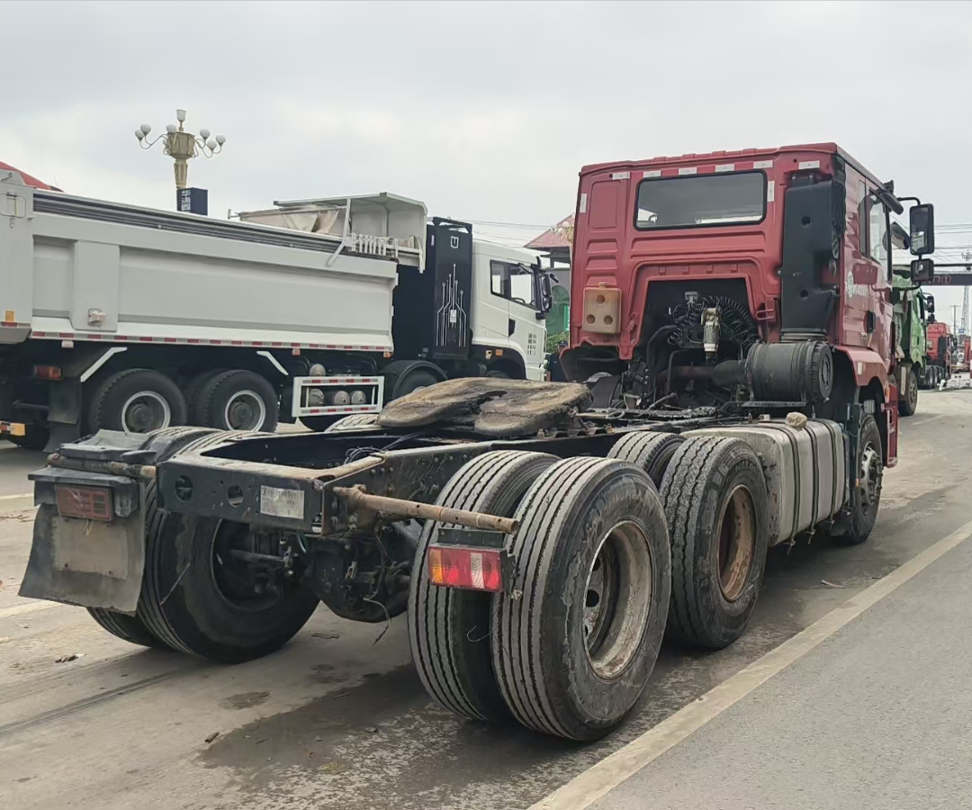 陕汽 德龙新M3000 430马力 6×4 牵引车 2