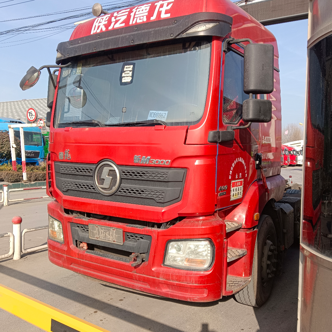 陕汽 德龙新M3000 400马力 6×4 牵引车