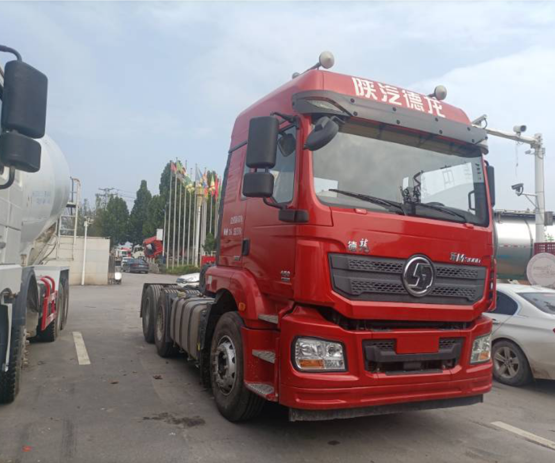 陕汽 德龙新M3000 460马力 8×2 牵引车