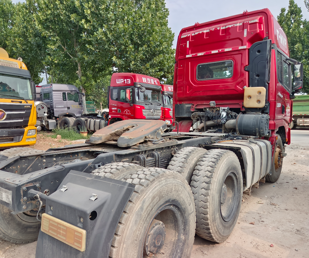 陕汽 德龙X3000 550马力 6×4 牵引车 2