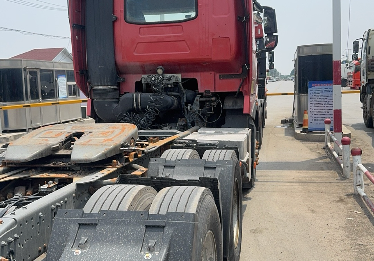 重汽豪沃 HOWO T7H 460马力 6×2 牵引车 2