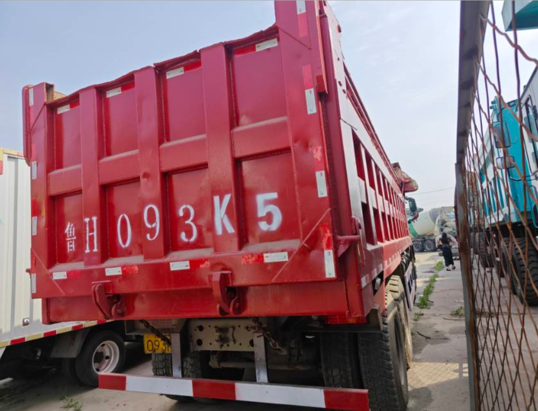 重汽豪沃 HOWO T7H 440马力 8×4 自卸车 2