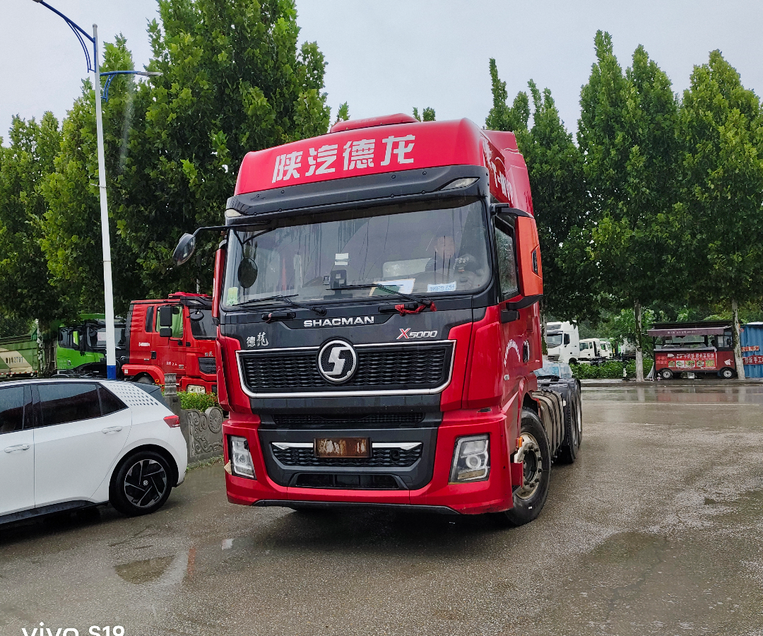 陕汽 德龙X5000 480马力 6×4 牵引车