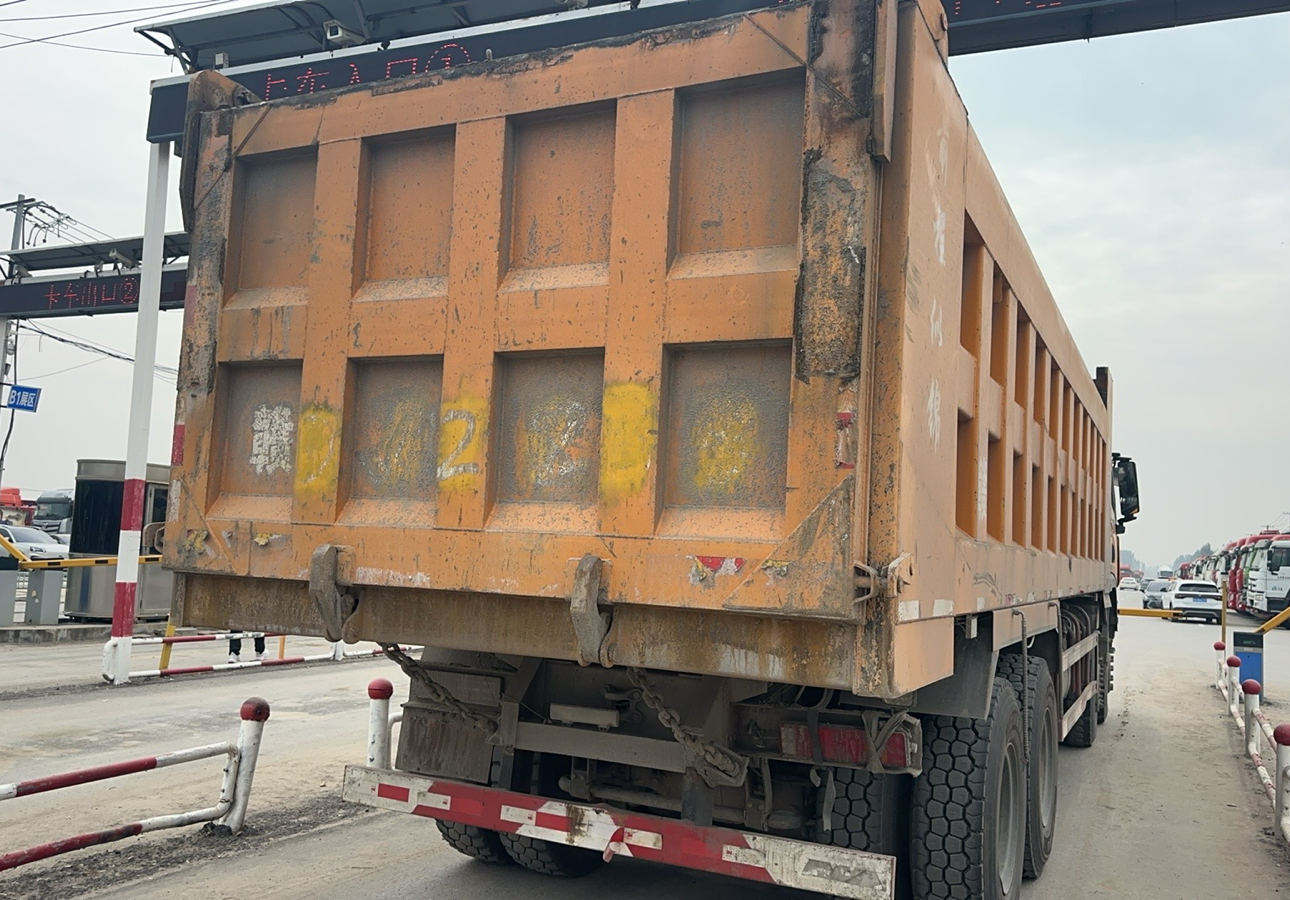 陕汽 德龙X3000 430马力 8×4 自卸车 2