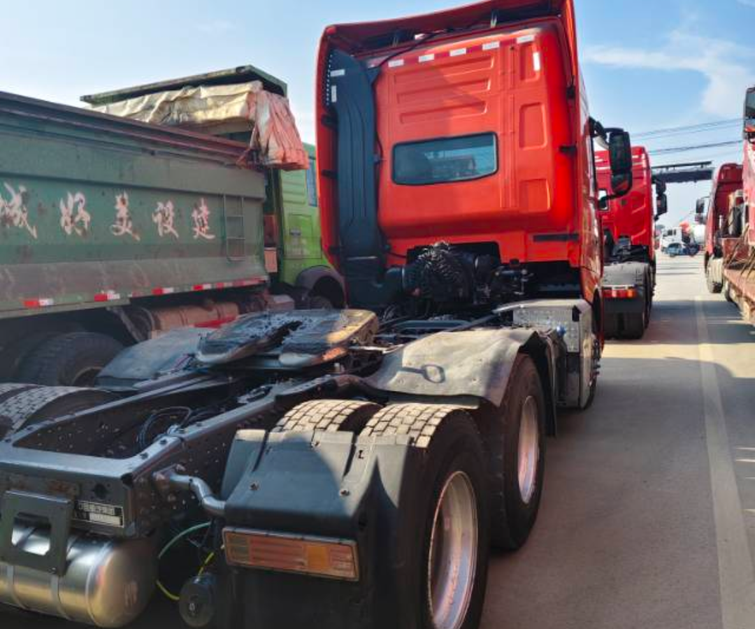 重汽豪沃 HOWO T7H 610马力 6×4 牵引车 2