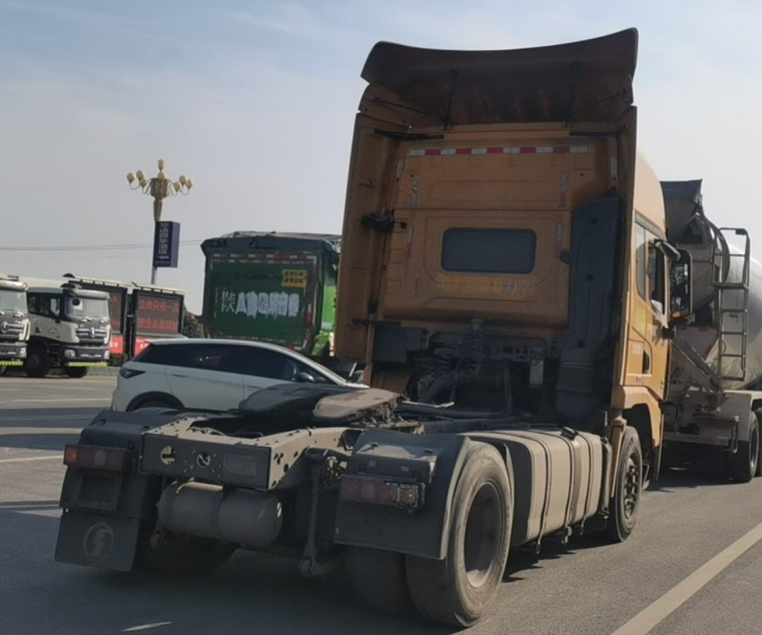 陕汽 德龙X3000 440马力 4×2 牵引车 2
