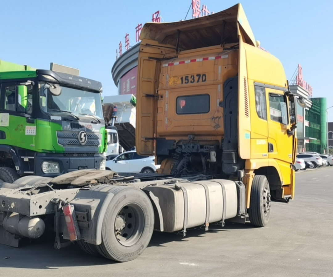 陕汽 德龙X3000 440马力 4×2 牵引车 2