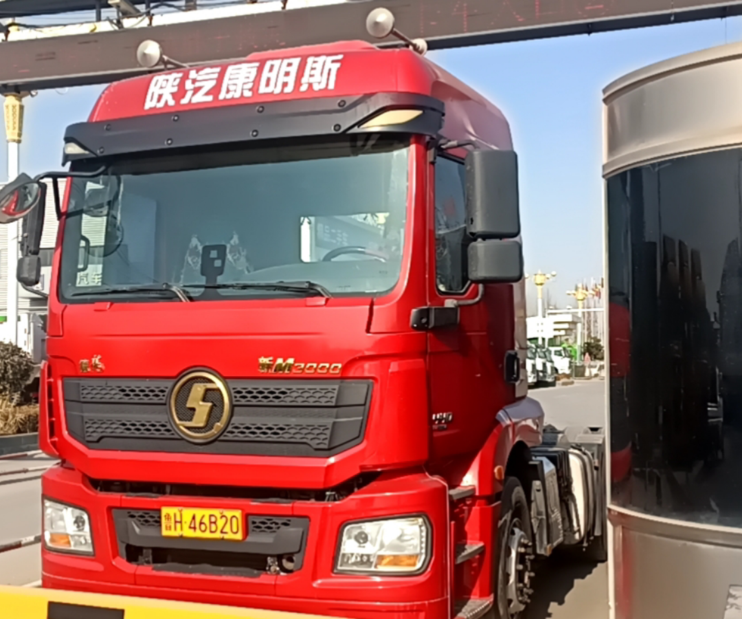 陕汽 德龙新M3000 440马力 8×2 牵引车