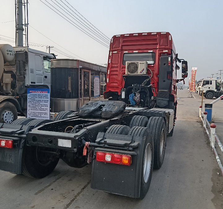 陕汽 德龙M3000S 460马力 6×4 牵引车 2