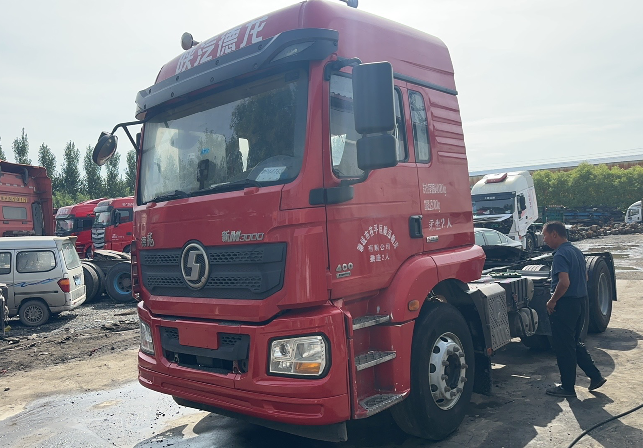 陕汽 德龙新M3000 400马力 6×4 牵引车