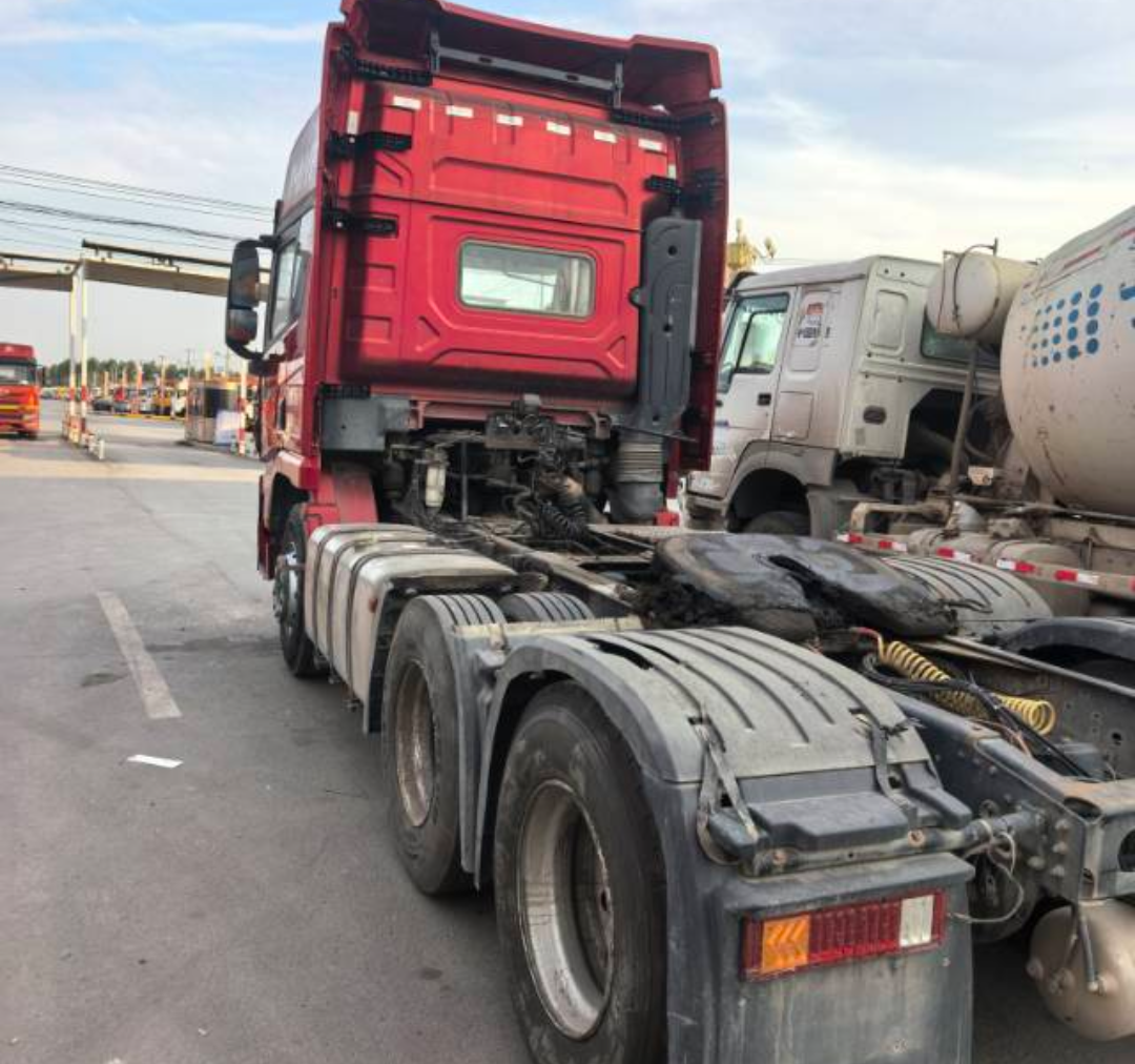 陕汽 德龙X5000 480马力 6×4 牵引车 2