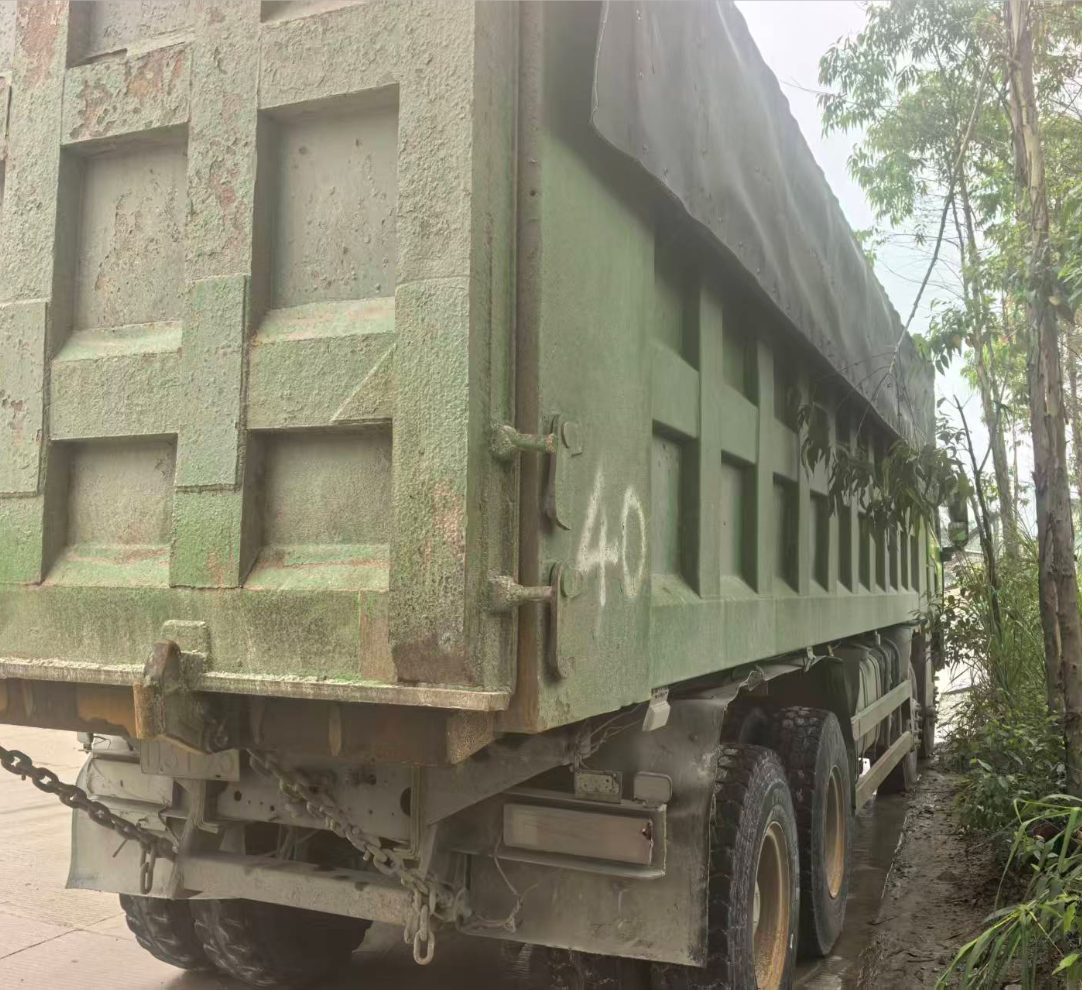 陕汽 德龙X3000 550马力 8×4 自卸车 2