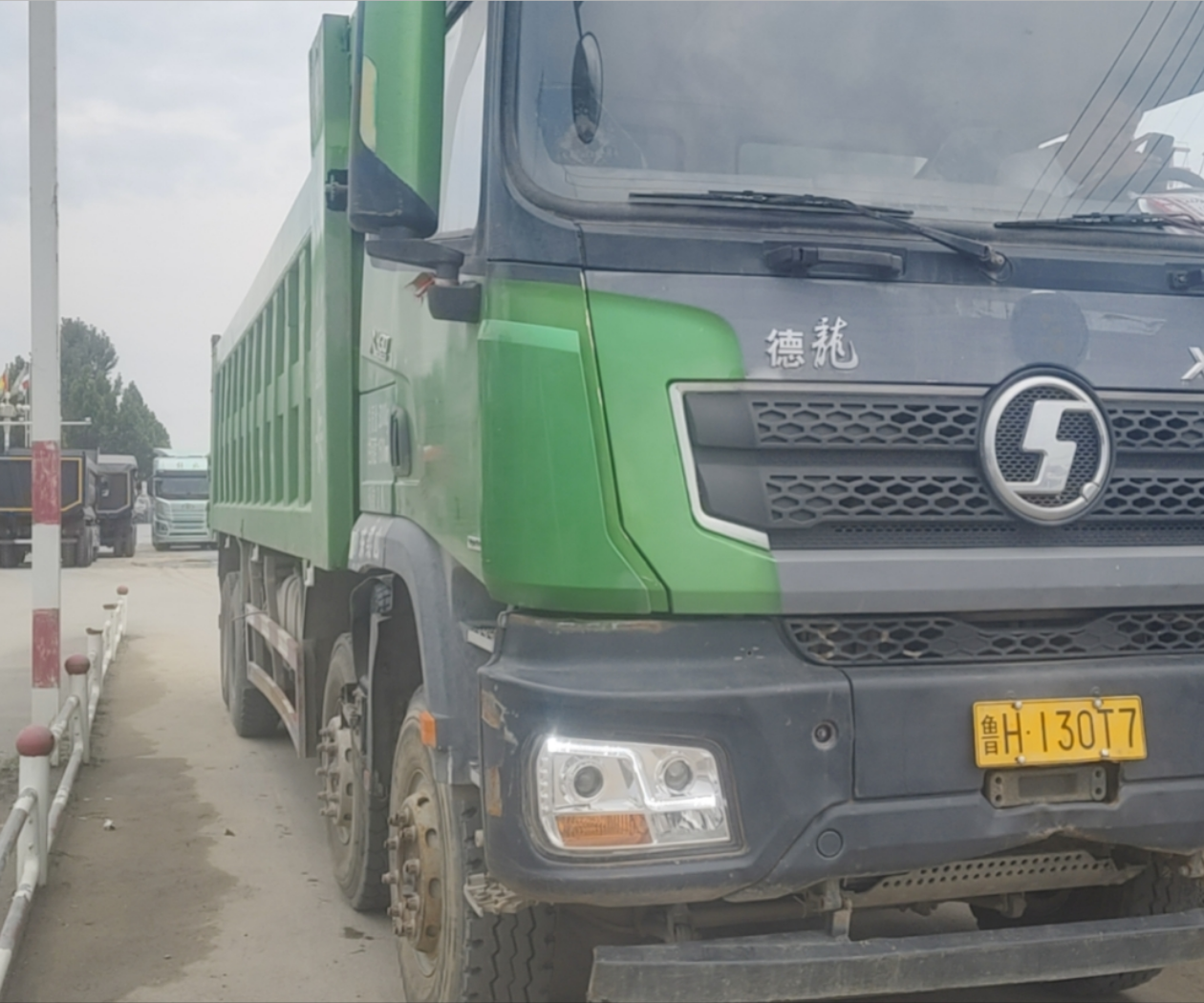 陕汽 德龙X3000 430马力 8×4 自卸车