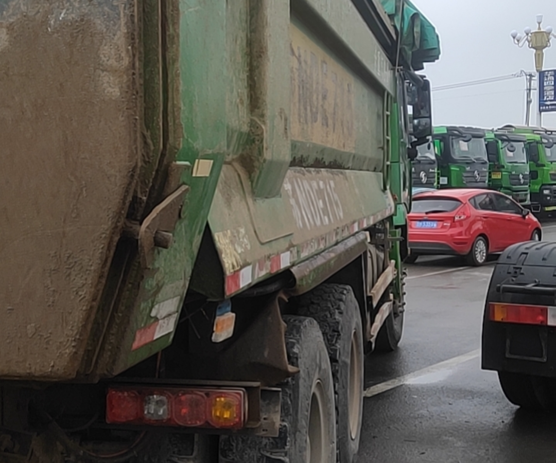 陕汽 德龙X3000 400马力 6×4 自卸车 2