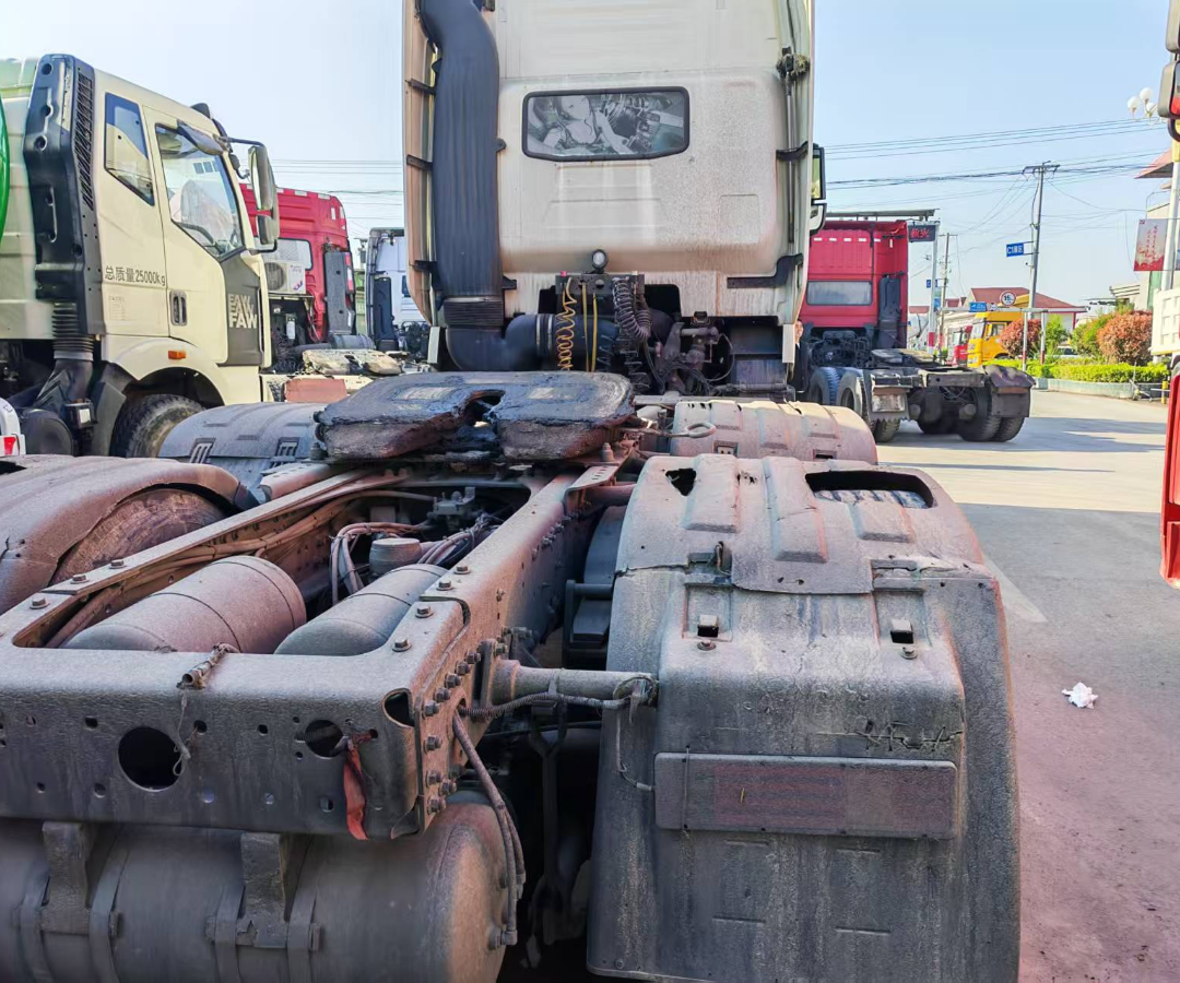 重汽豪沃 HOWO T7H 540马力 6×4 牵引车 2