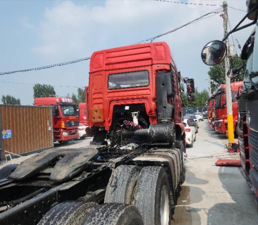 陕汽 德龙新M3000 430马力 6×4 牵引车 2