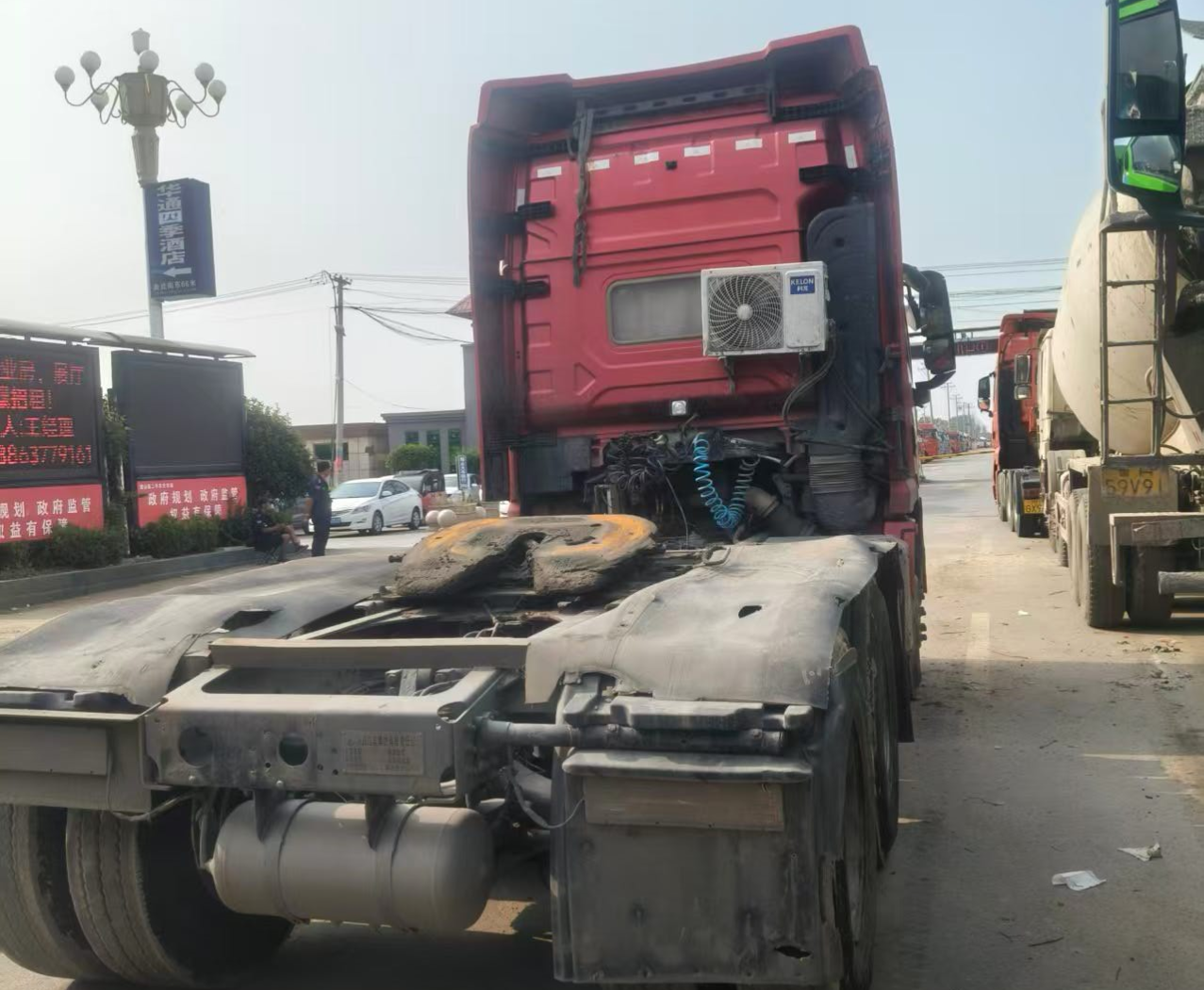 陕汽 德龙X5000 550马力 6×4 牵引车 2