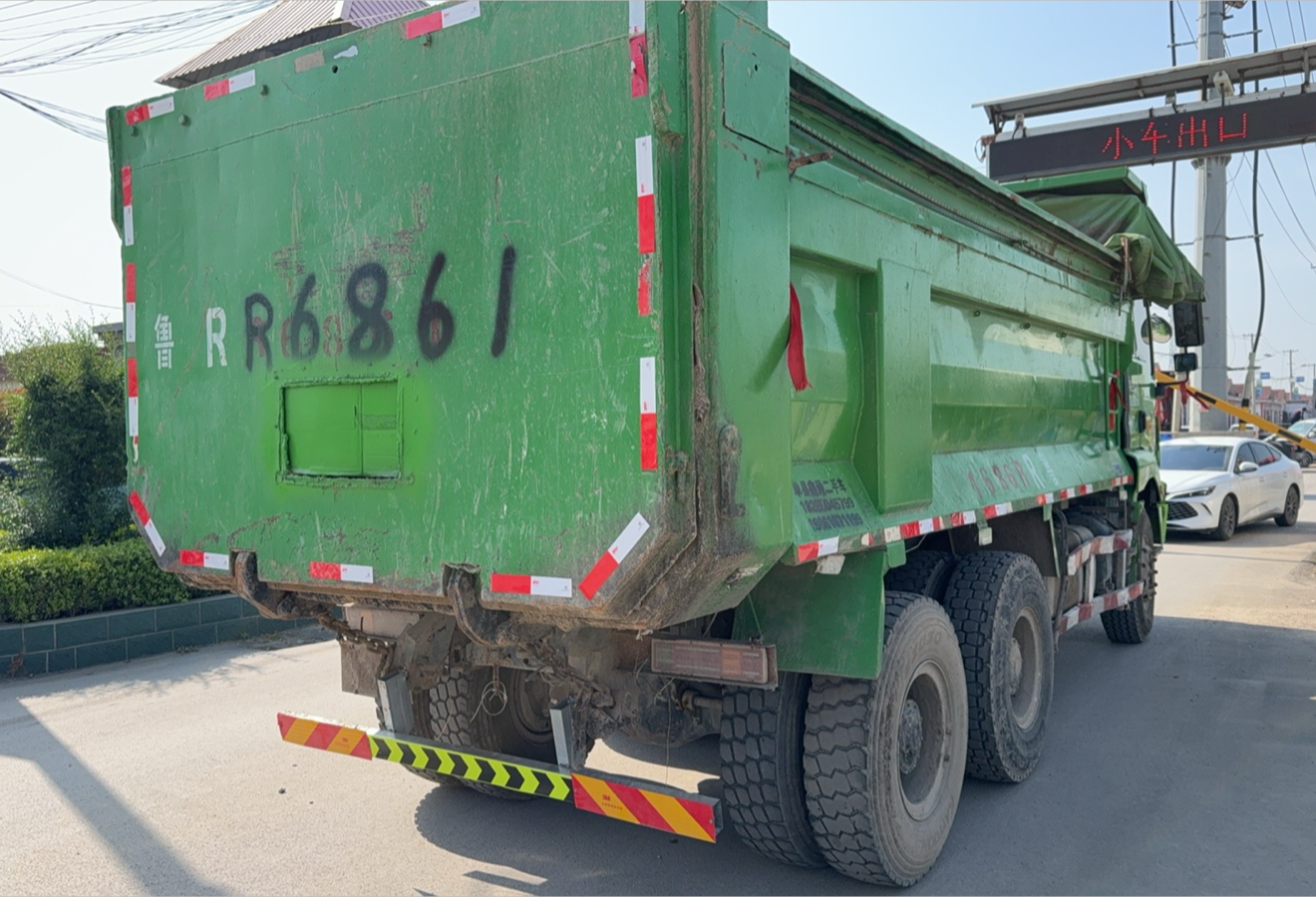 陕汽 德龙新M3000 350马力 6×4 自卸车 2
