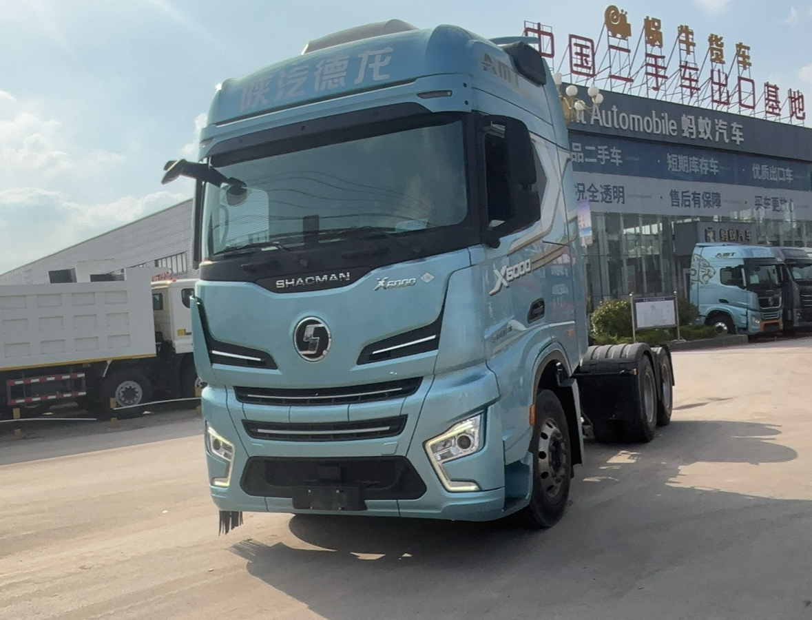 陕汽 德龙X6000 560马力 6×4 牵引车