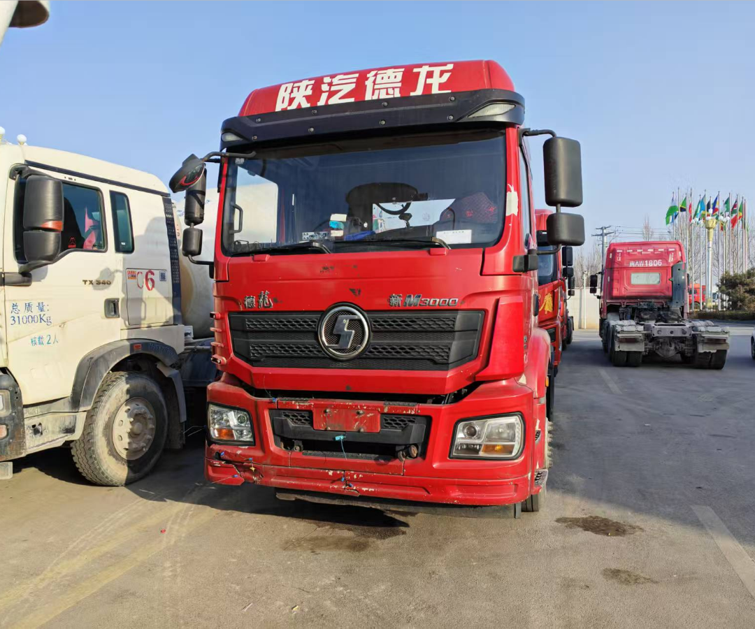 陕汽 德龙新M3000 460马力 6×4 牵引车