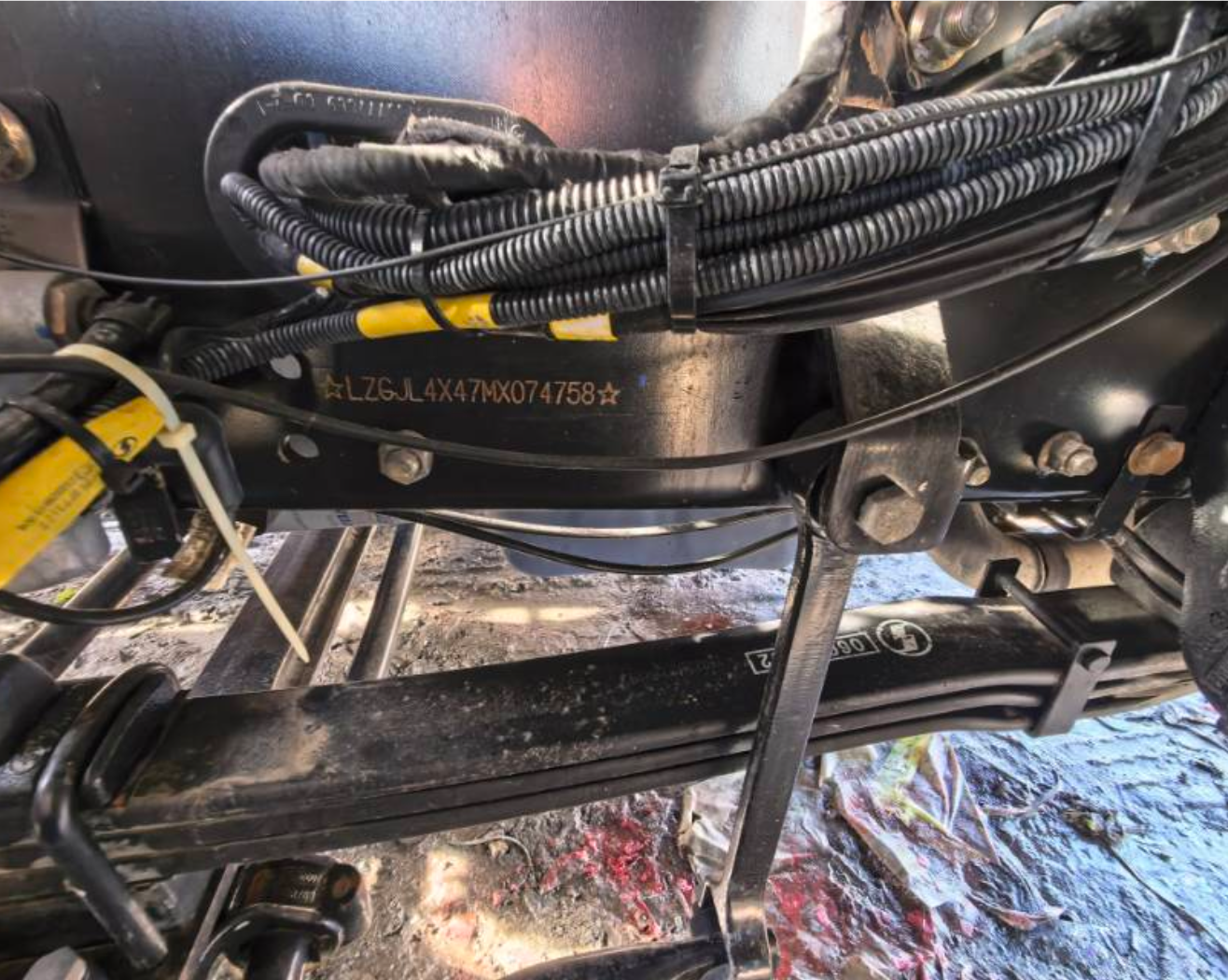 陕汽 德龙X3000 460马力 6×4 牵引车 3