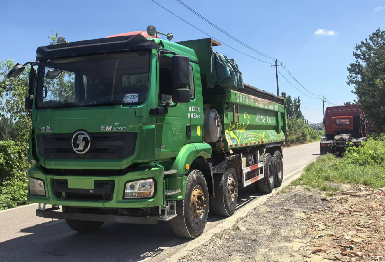 陕汽 德龙新M3000 350马力 8×4 自卸车
