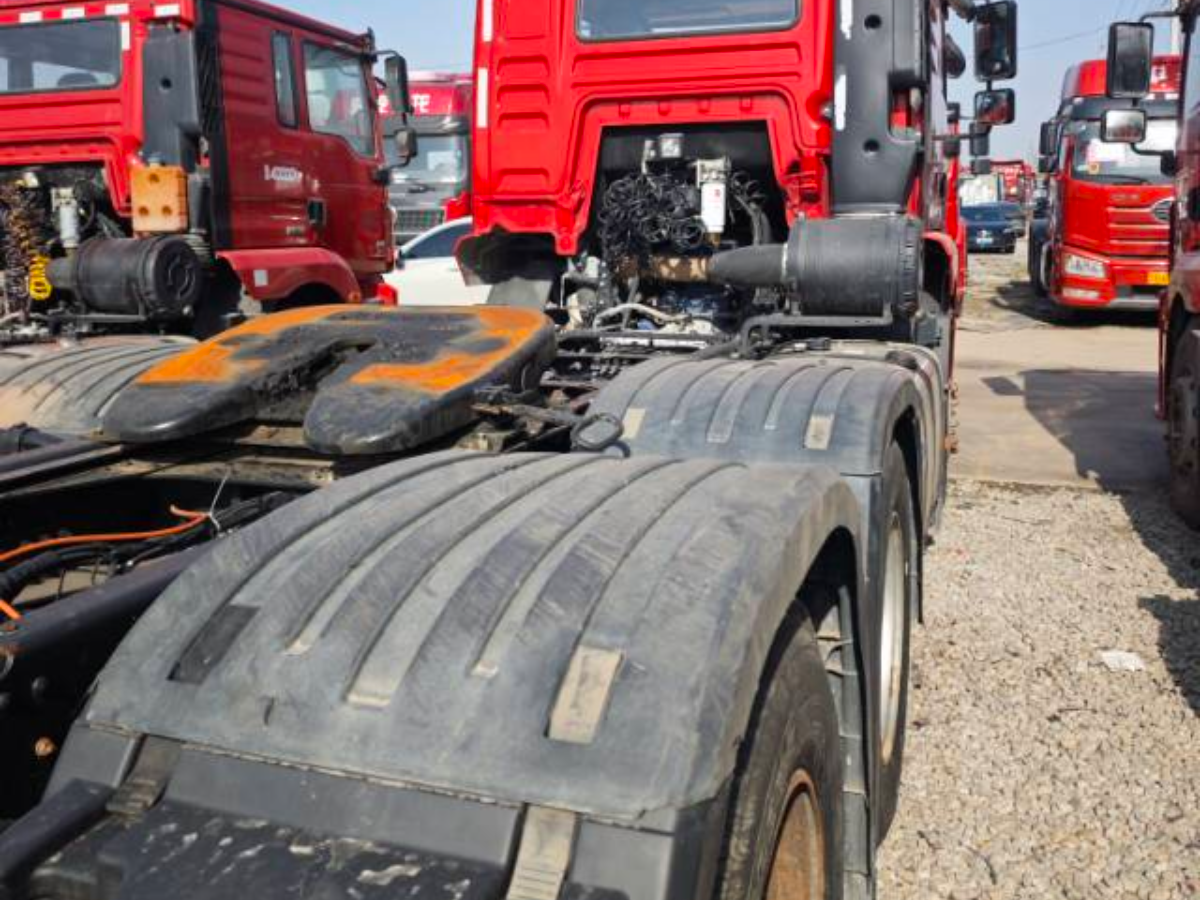 陕汽 德龙新M3000 460马力 6×4 牵引车 2