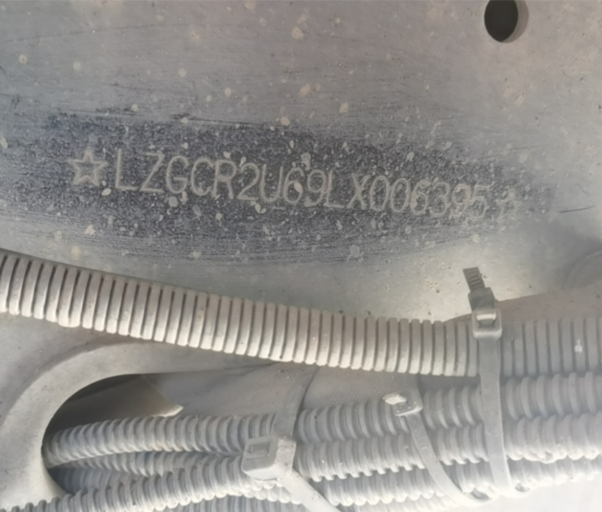 陕汽 德龙新M3000 400马力 8×4 自卸车 3