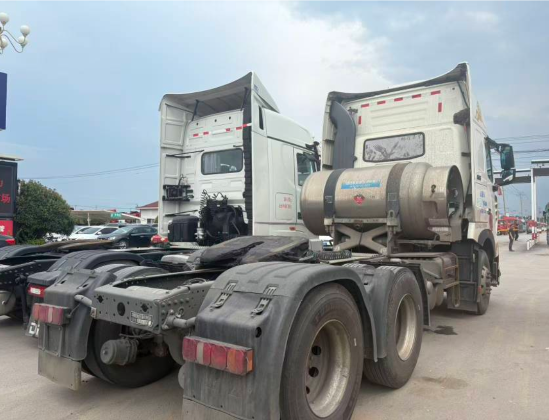 重汽豪沃 HOWO T7H 440马力 6×4 牵引车 2
