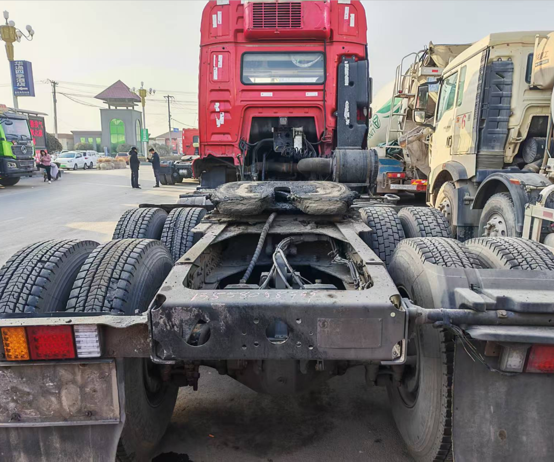 陕汽 德龙新M3000 460马力 6×4 牵引车 2