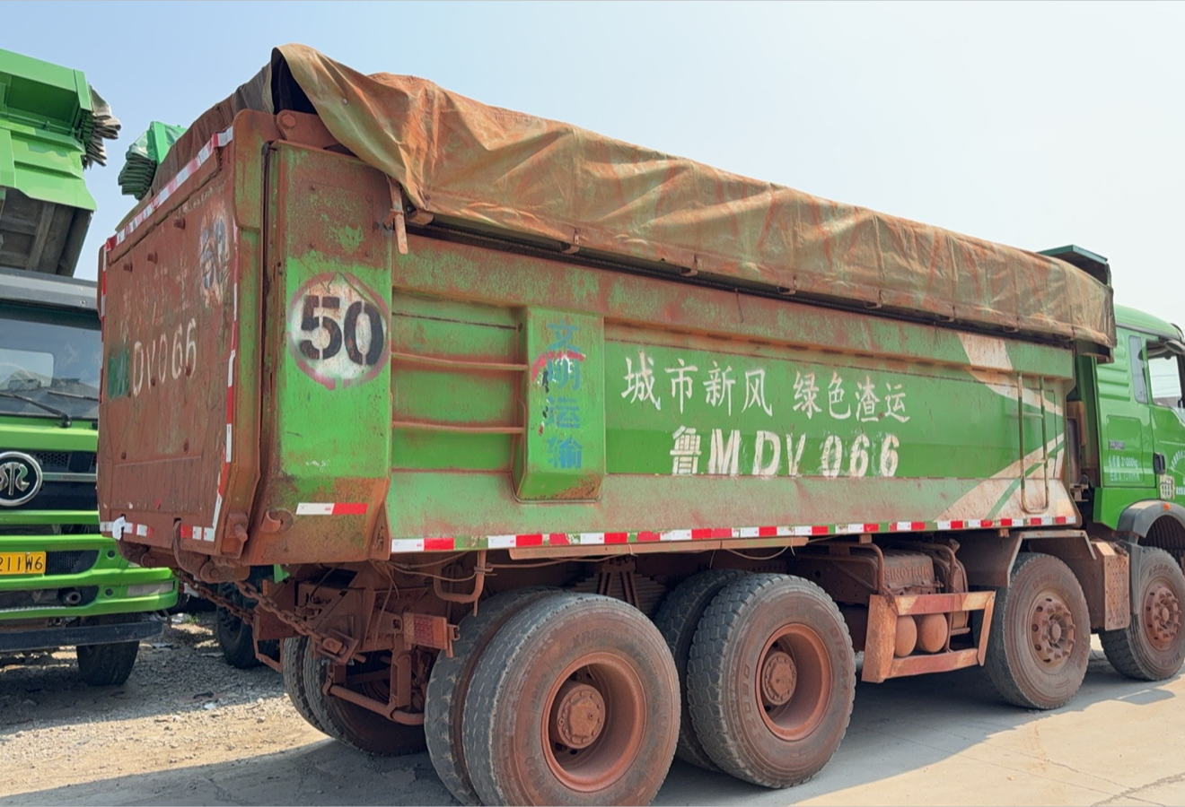 重汽豪沃 HOWO 400马力 8×4 自卸车 2
