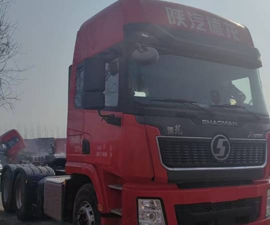 陕汽 德龙X5000 480马力 6×4 牵引车