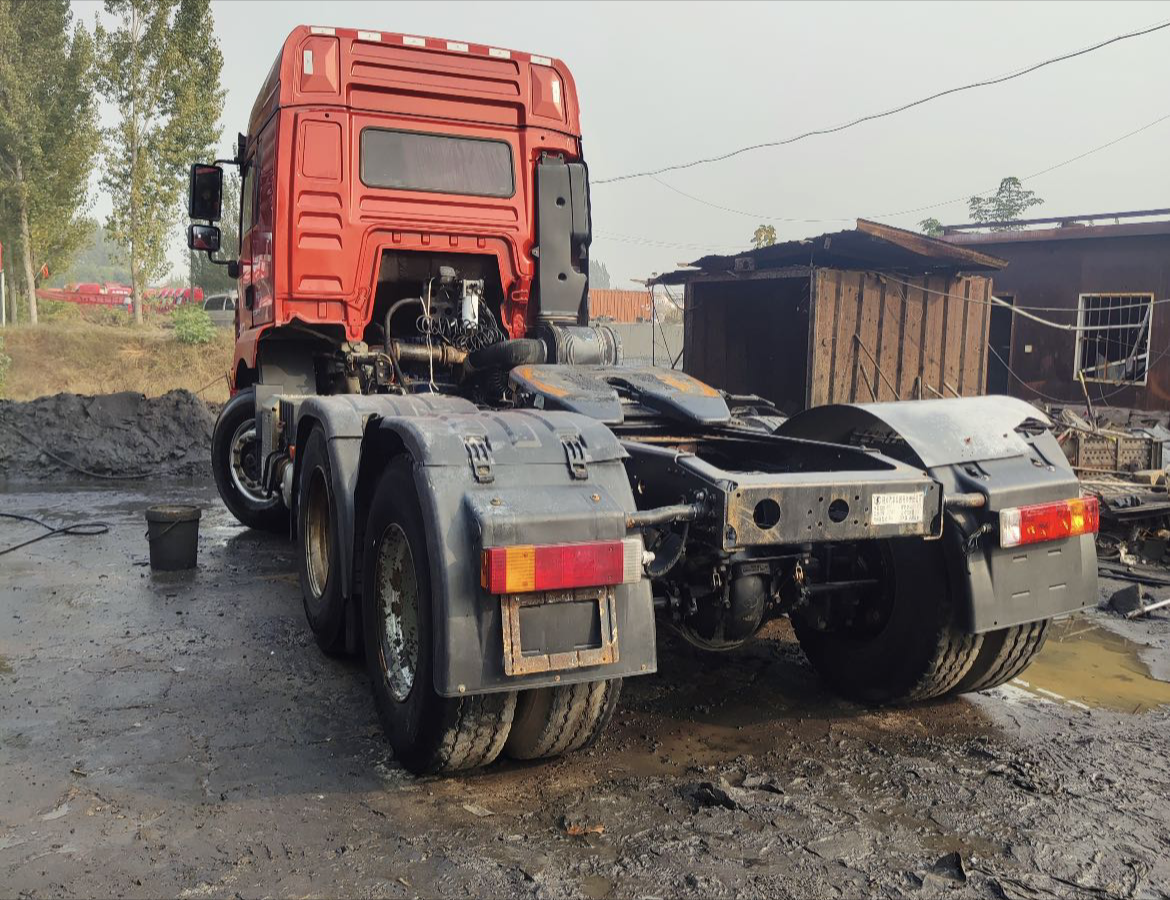 陕汽 德龙新M3000 460马力 6×4 牵引车 2
