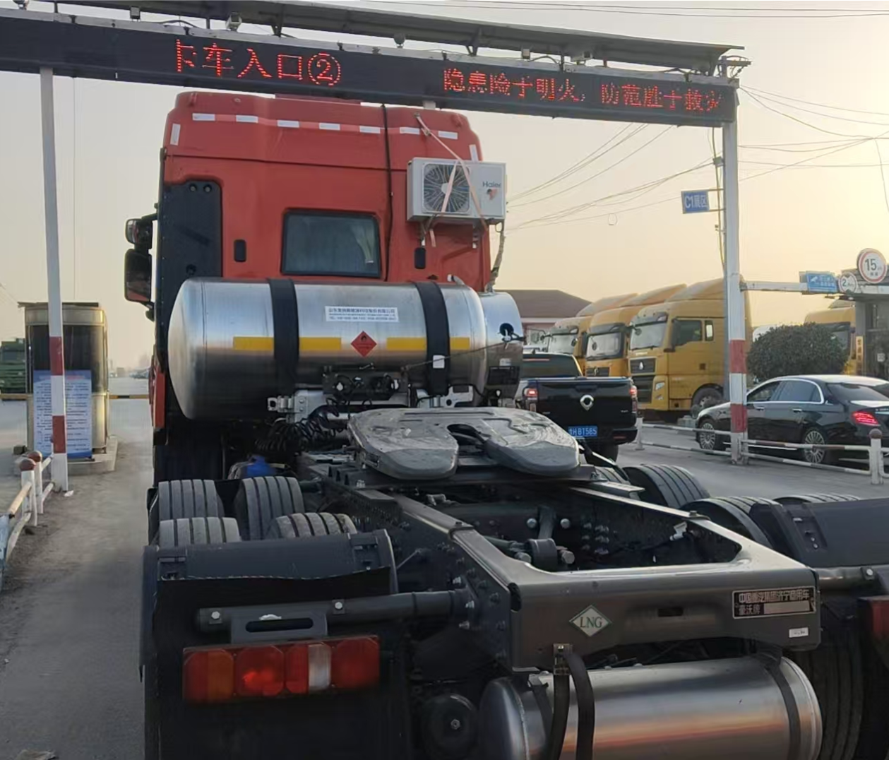 重汽豪沃 HOWO T7H 460马力 6×4 牵引车 2