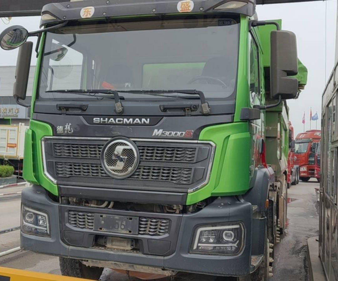 陕汽 德龙M3000S 400马力 8×4 自卸车