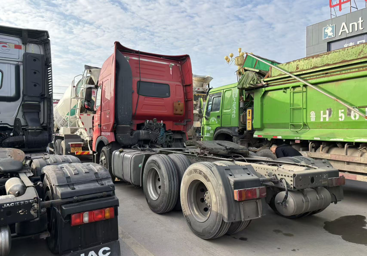 重汽豪沃 HOWO TH7 440马力 6×4 牵引车 2