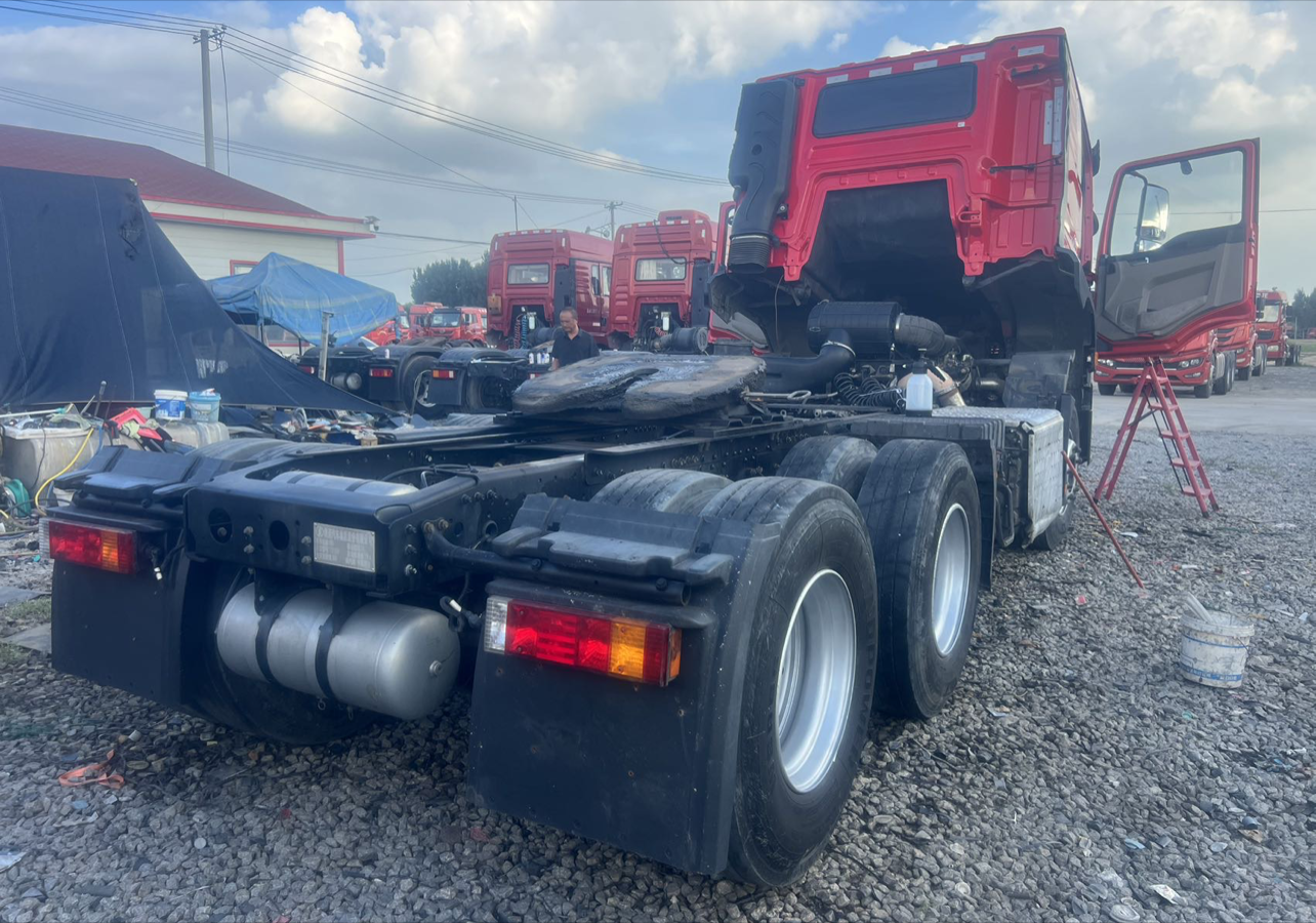 陕汽 德龙M3000S 460马力 6×4 牵引车 2